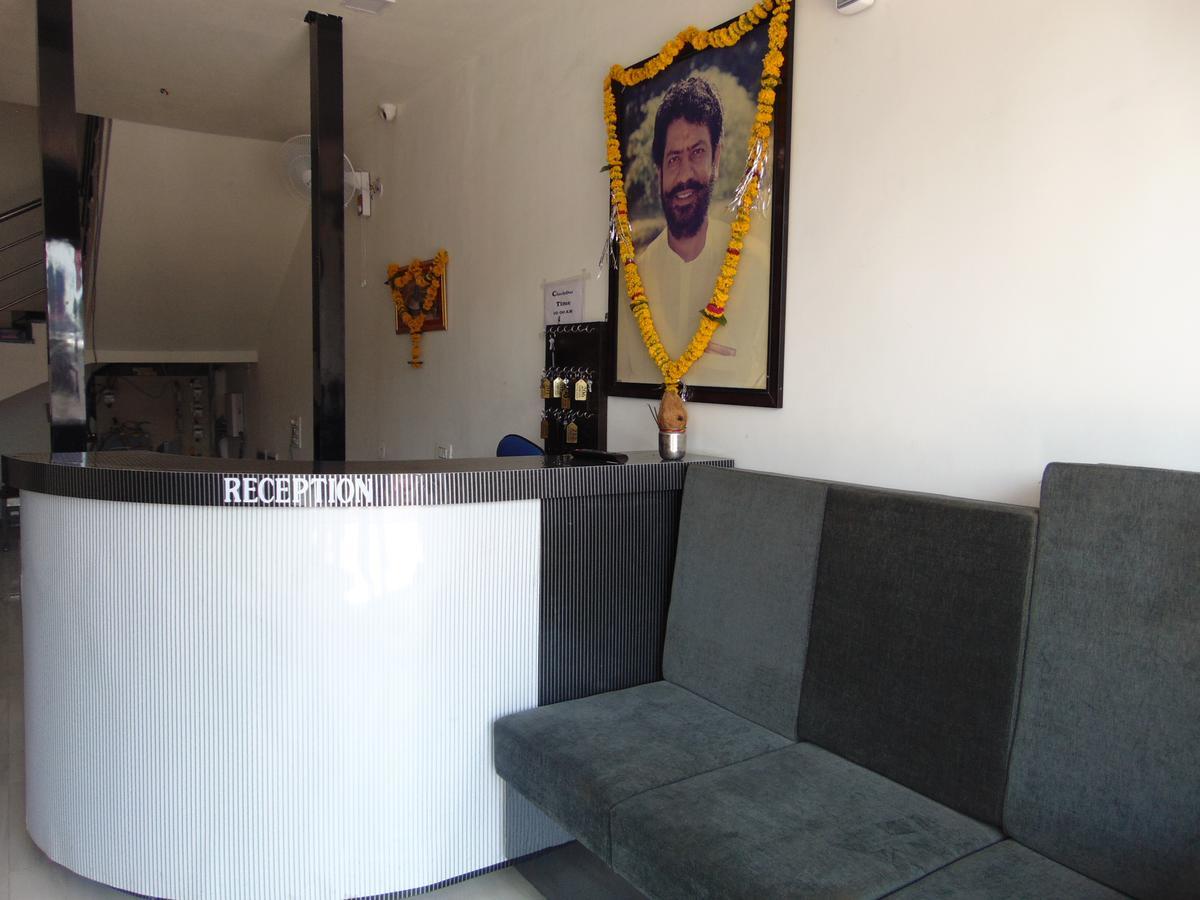 Hotel Kalajanki Ujjain Ngoại thất bức ảnh