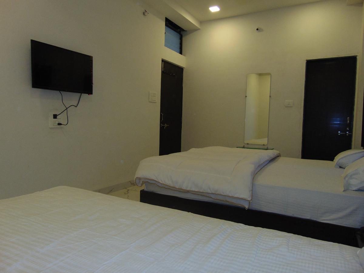 Hotel Kalajanki Ujjain Ngoại thất bức ảnh
