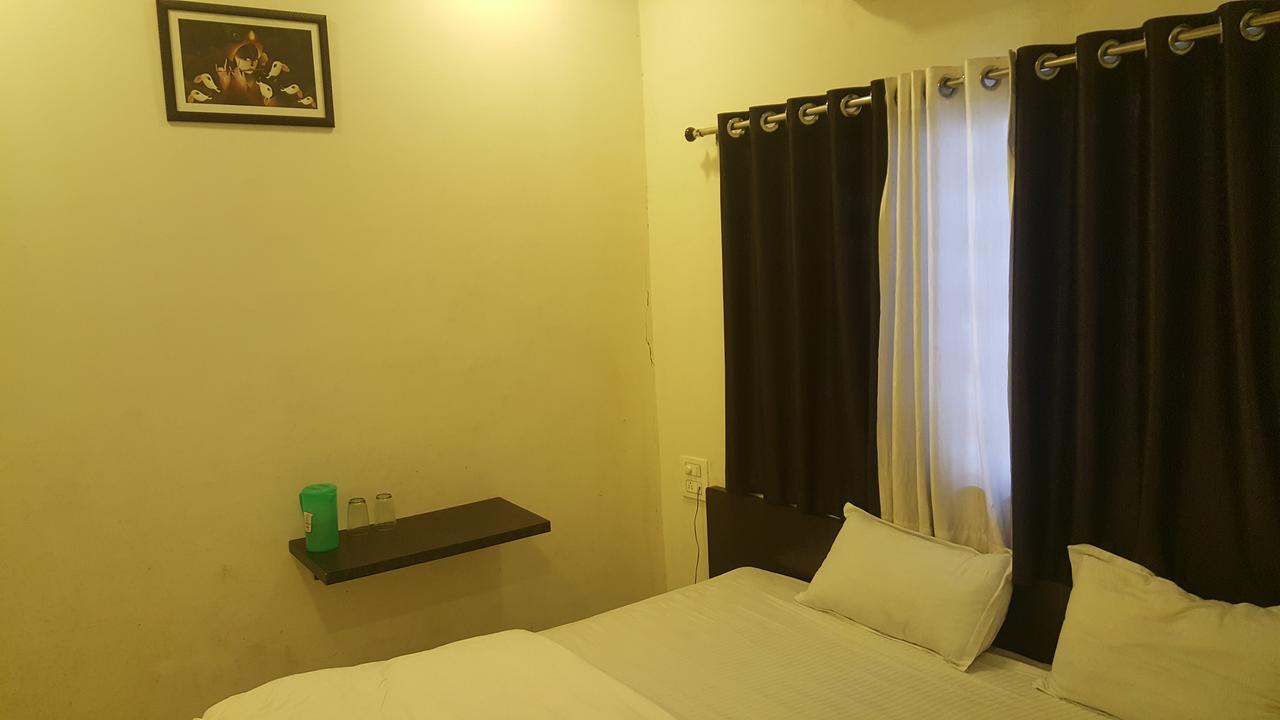 Hotel Kalajanki Ujjain Ngoại thất bức ảnh